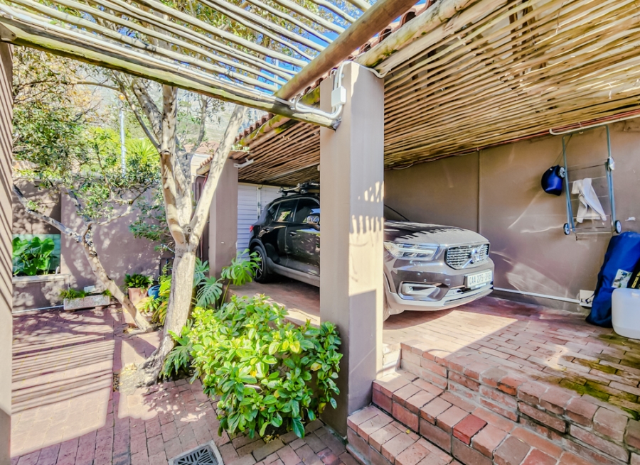 4 Bedroom Property for Sale in Oranjezicht Western Cape